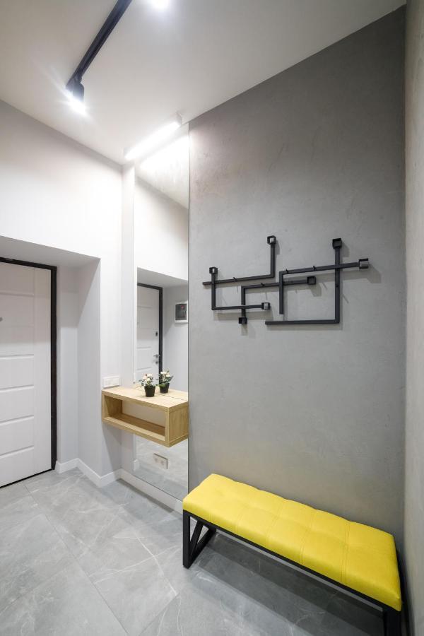 Royal Apartment On Hmelnytskogo 37 リヴィウ エクステリア 写真