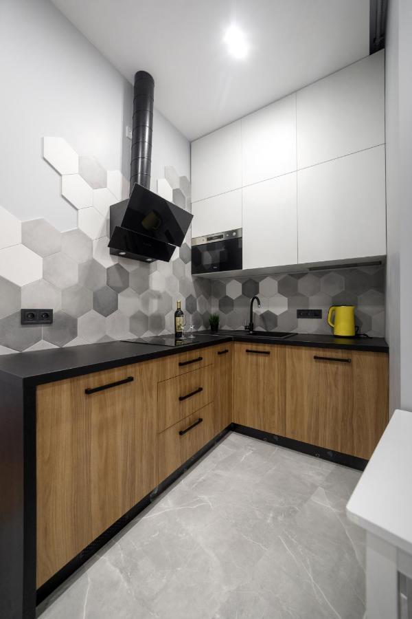 Royal Apartment On Hmelnytskogo 37 リヴィウ エクステリア 写真